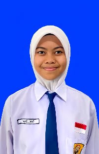 Masliani, siswi asal Malaysia, dalam foto identitas sebagai siswa baru SMK Bakti Karya Parigi