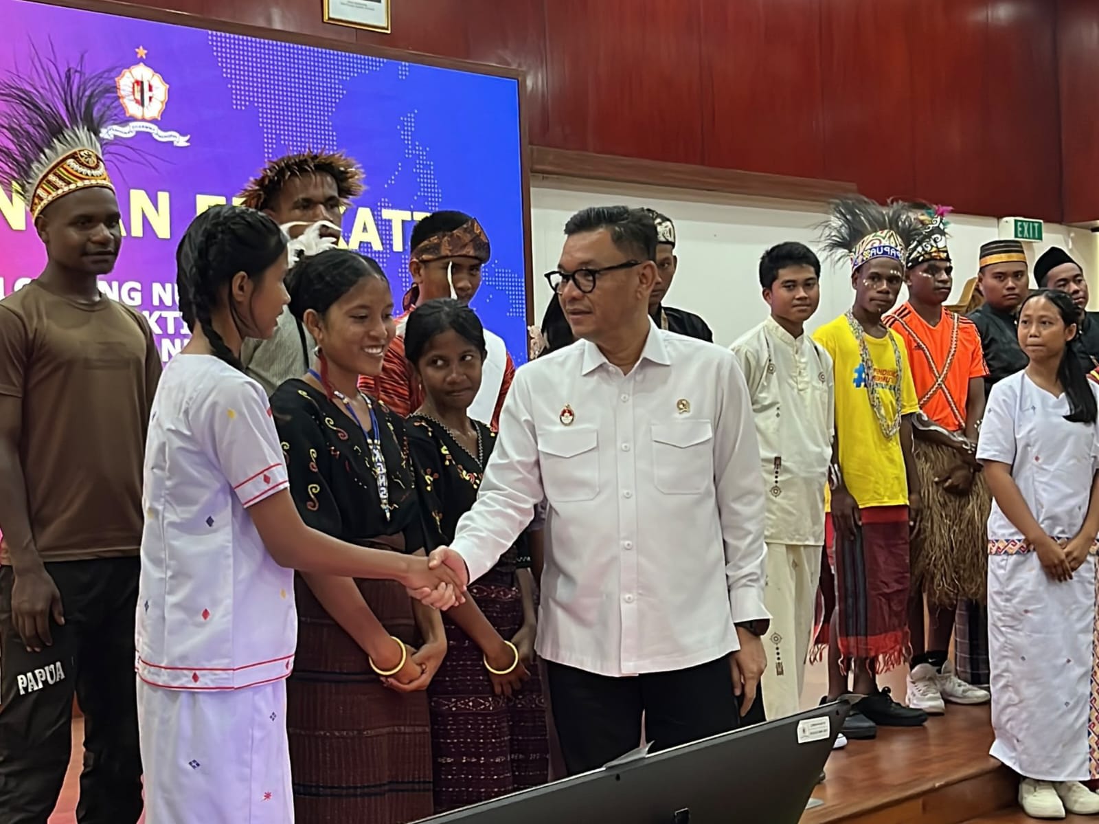 Foto bersama siswa Angkatan 11 dan Gubernur Lemhannas RI Bapak Dr. H. Tubagus Ace Hasan Syadzily, M.Si. dalam kunjungan edukatif ke Lemhannas RI