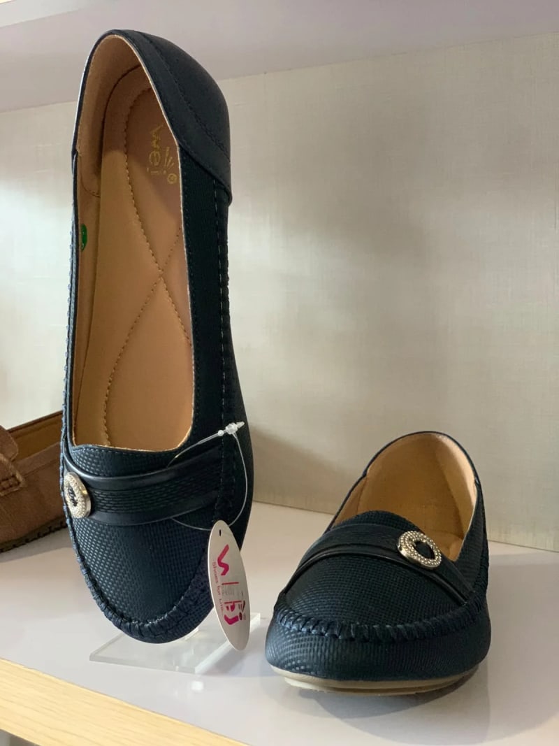 Wej 4374 Round Buckle Loafer — Navy view 3