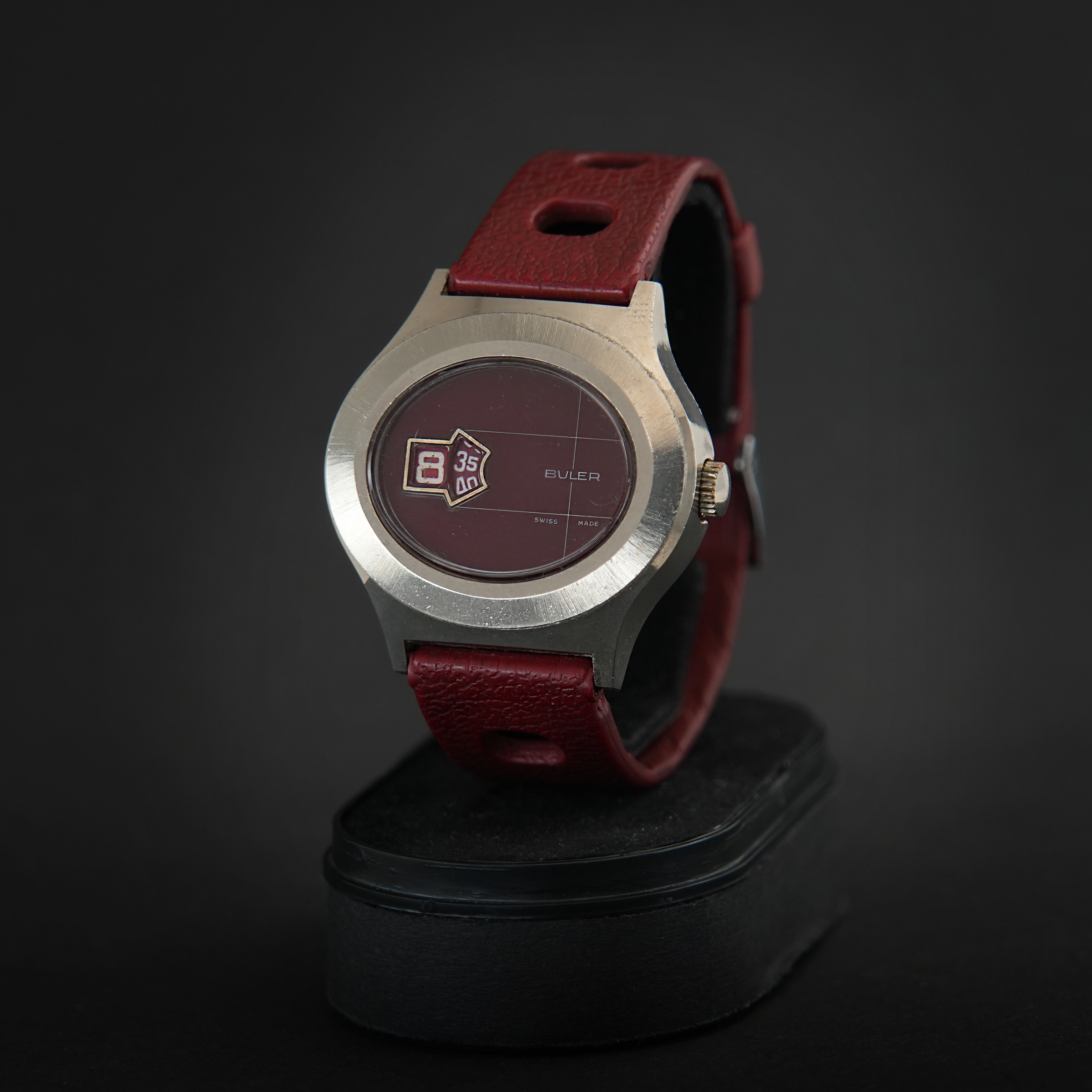 Buler Digital | Oval Case | Red Dial
