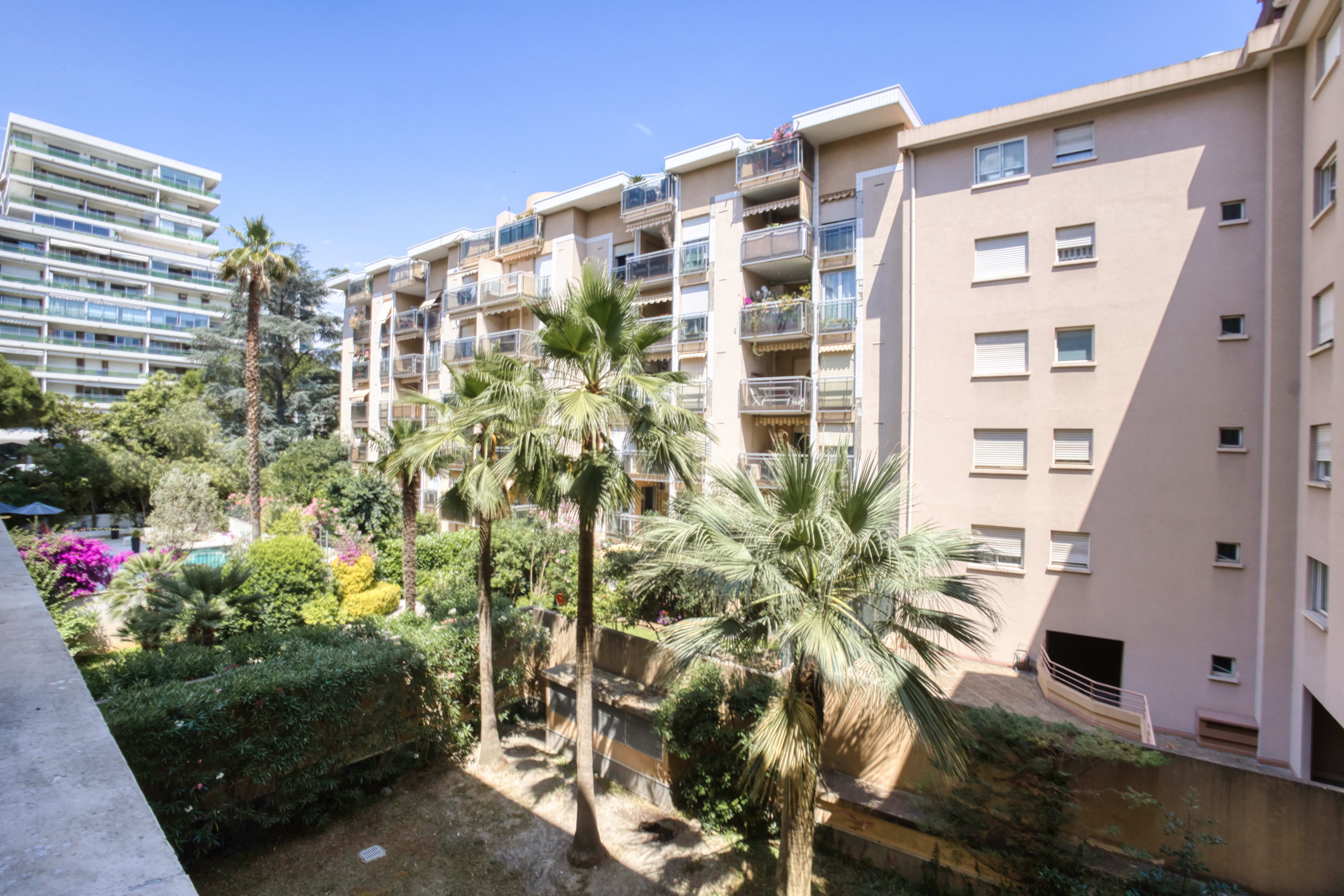 Appartement lumineux avec terrasse — Le Palais Milton, Cannes 4