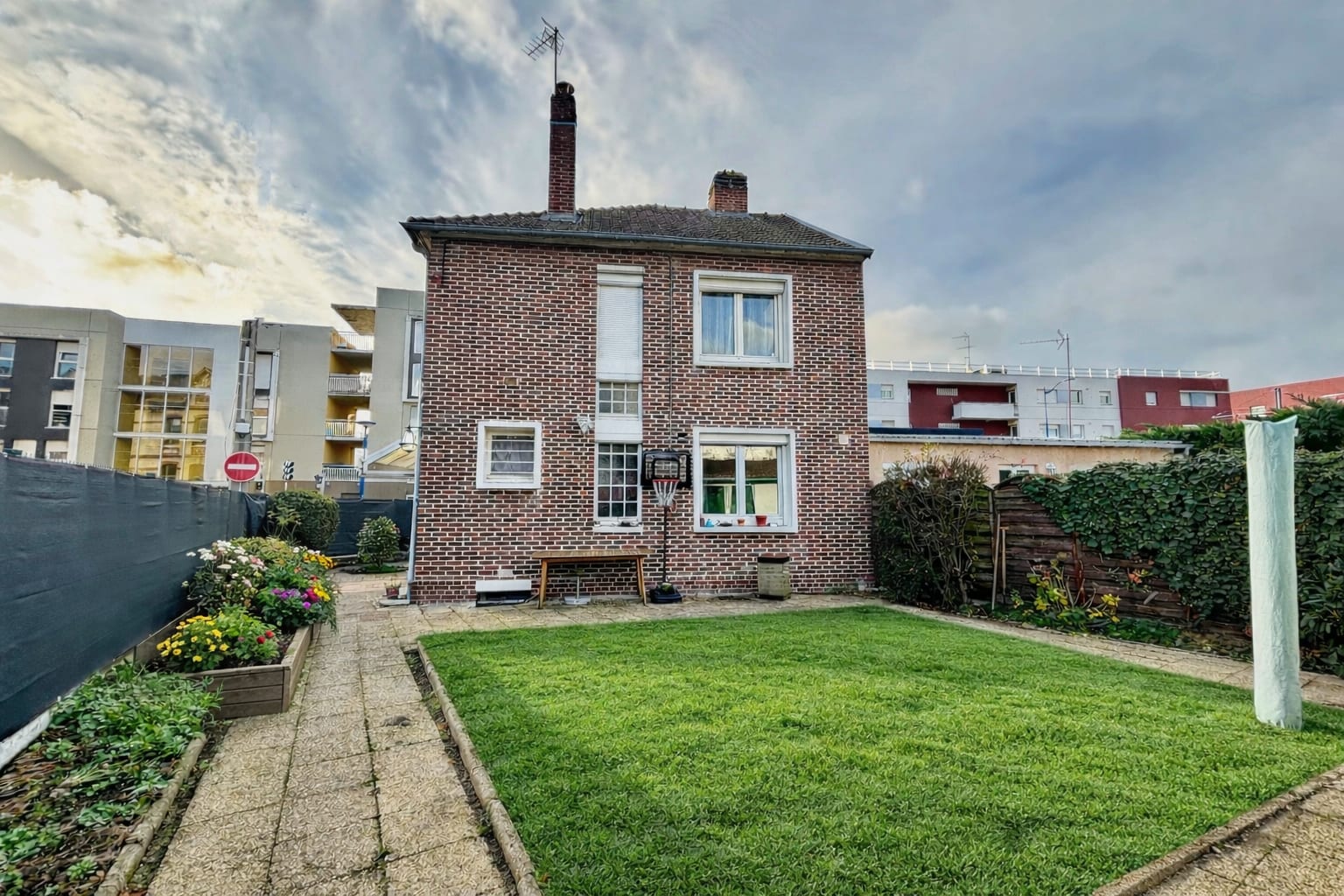 Maison avec jardin et garage, proche cœur de ville — Sotteville 2