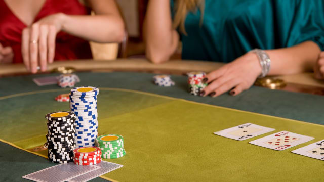 Pros and Cons of Playing Caribbean Stud Poker image