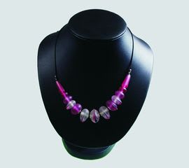 HALSKJEDE BYSTE SORT KOMPO LÆR