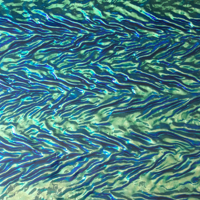 COE90 DIKROISK PÅ SORT U51-56 UBGR-VI GRANITE RIPP