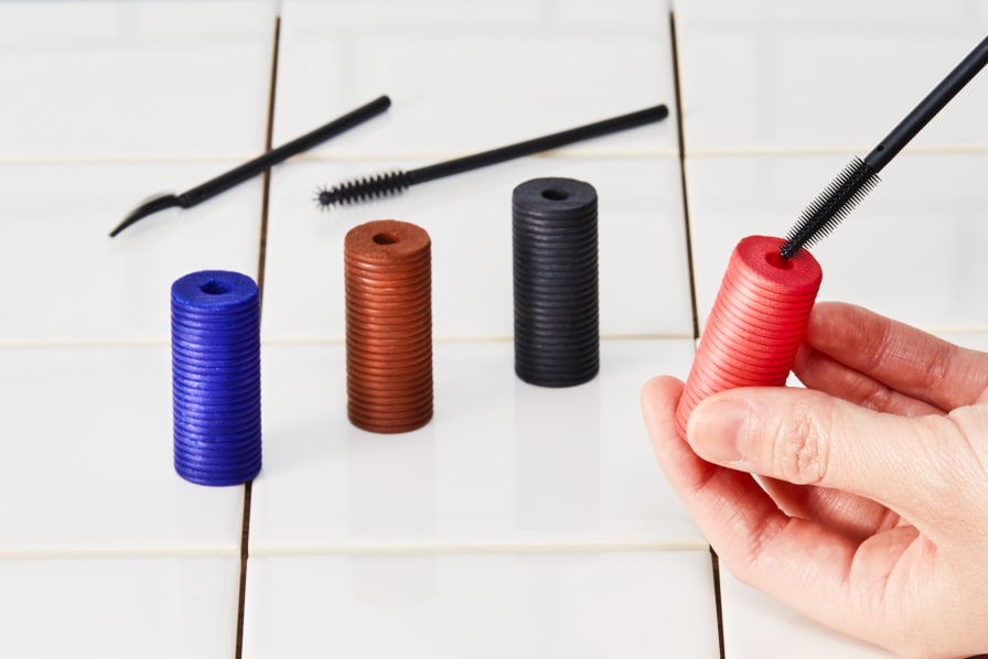 Mブラック、エアリーラベンダー、エアリーピーチ、ワインレッド、ブルー LUSH初、プラスチックパッケージフリーの環境に配慮した『ネイキッド