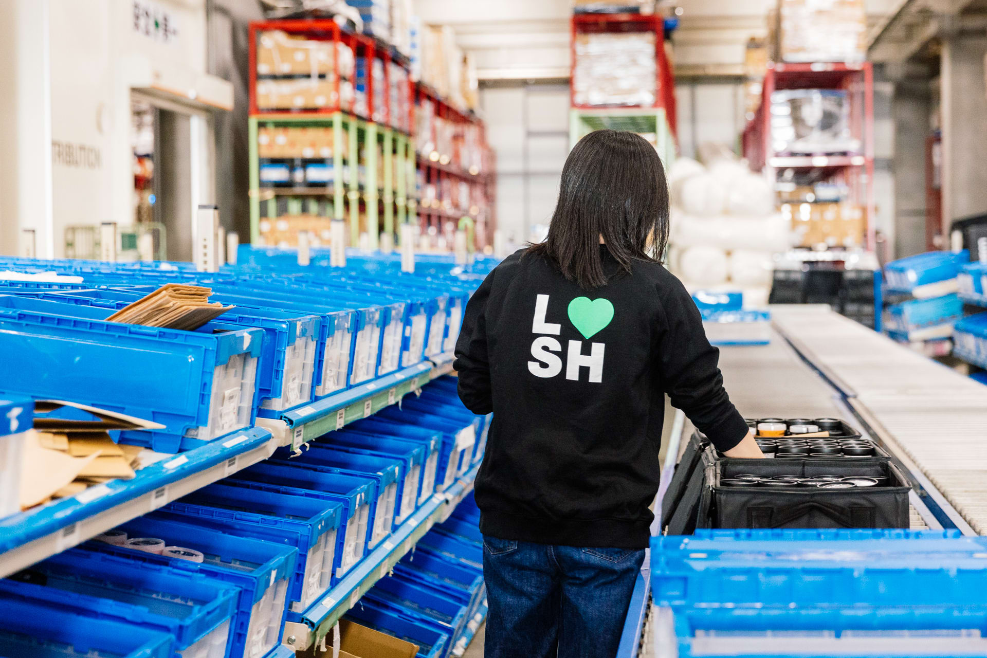 ラッシュの物流拠点を覗いてみたら - We Are Lush — Japan