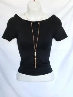 Blusa con collar incluido