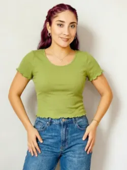 Blusa de manga corta con holanes.