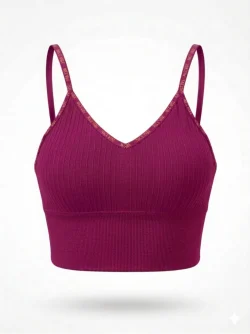 Blusa con copas de tirantes delgados