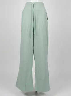 Pantalones amplios y cómodos