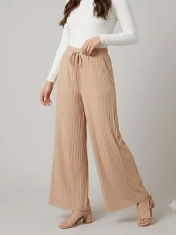 Pantalón holgado con brillos en tobillos