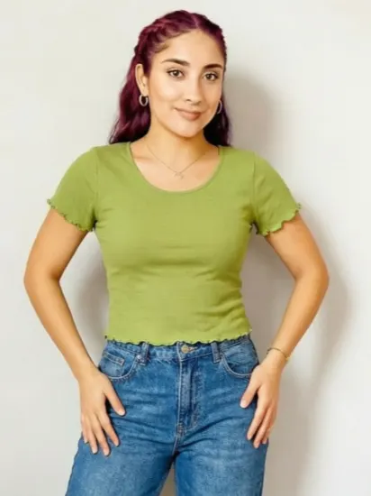 Blusa de manga corta con holanes.