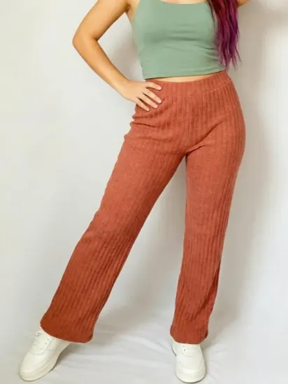 Pantalones suaves acanalados