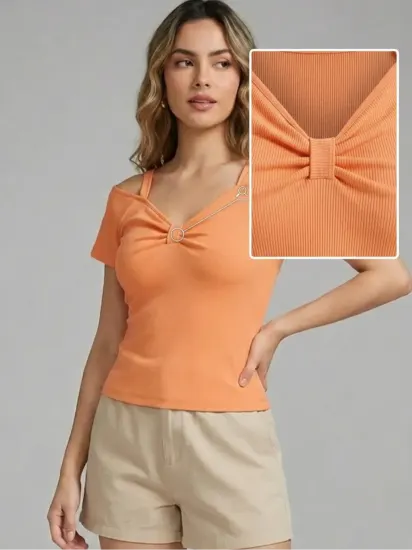 Blusa acanalada con detalles en busto