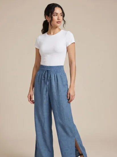 Pantalones amplios y cómodos