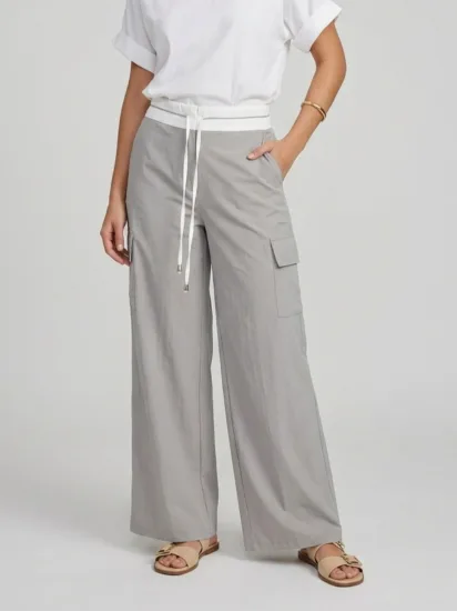 Pantalón de tela fresca con bolsillos