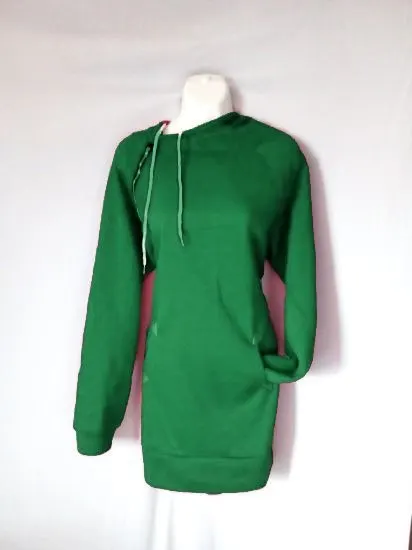 Vestido con gorro y bolsas