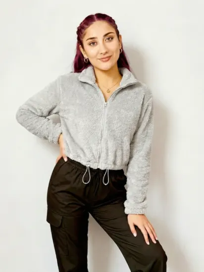 Chamarra de Felpa Suave con Cierre