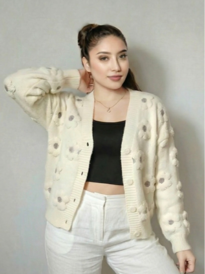 Sueter de Punto con Flores Bordadas