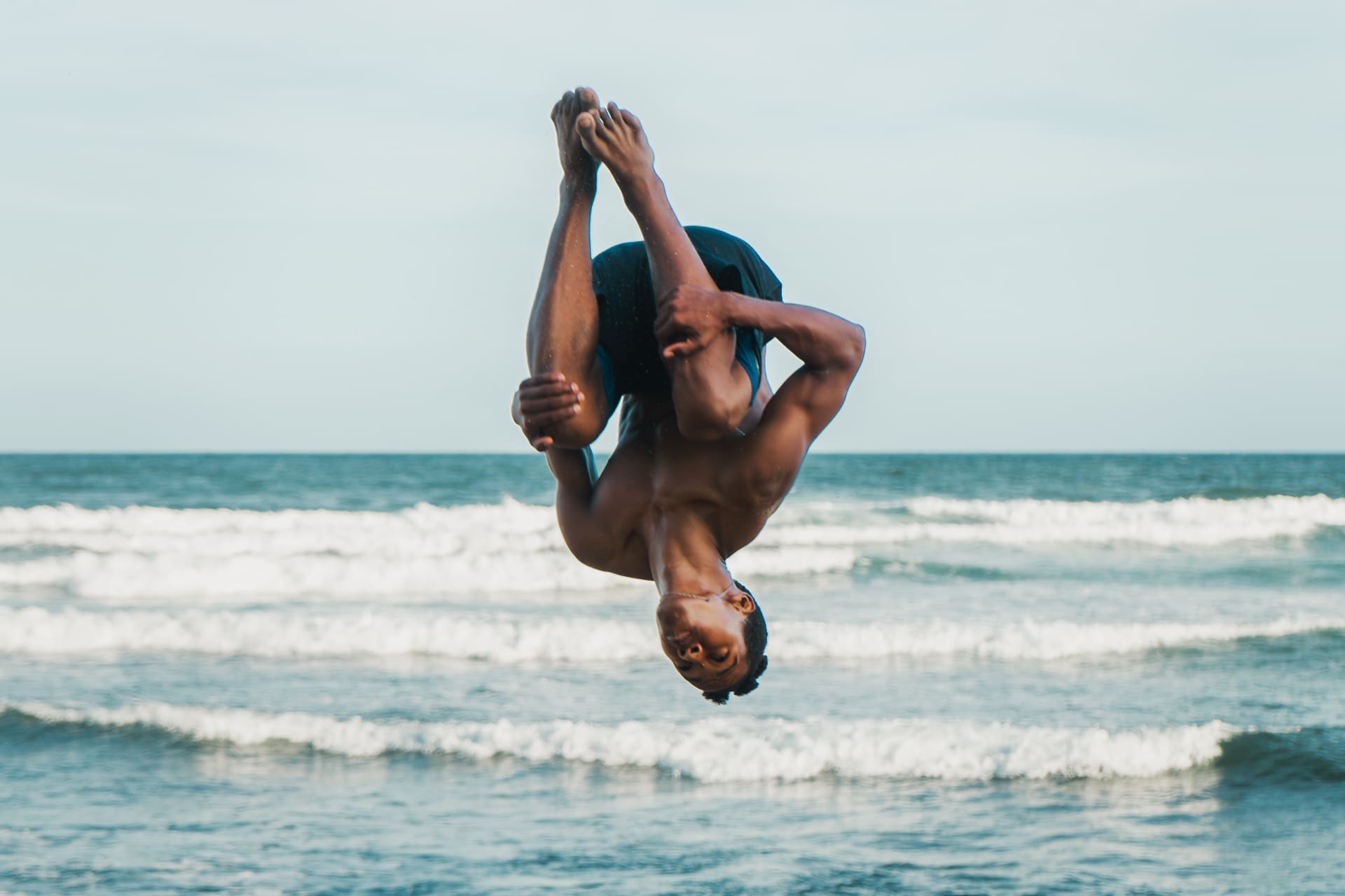 Guy doing parkour by the beach