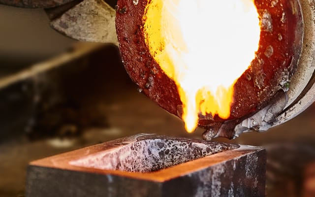 Schmelztigel für das Edelmetallrecycling bei der Gyr Edelmetalle AG