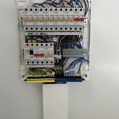  Safe and efficient power solutions for school IT systems