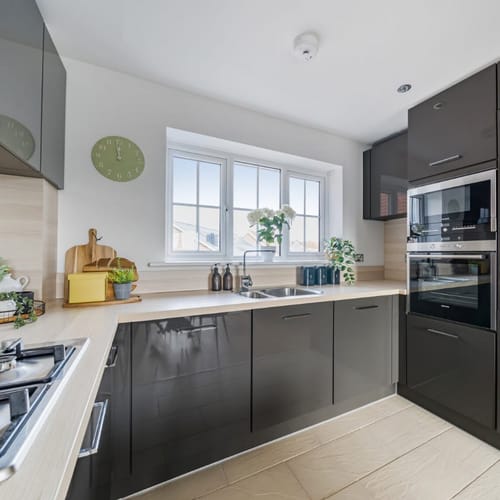 Decluttered and styled kitchen for sale for maximum price and a quick sale
