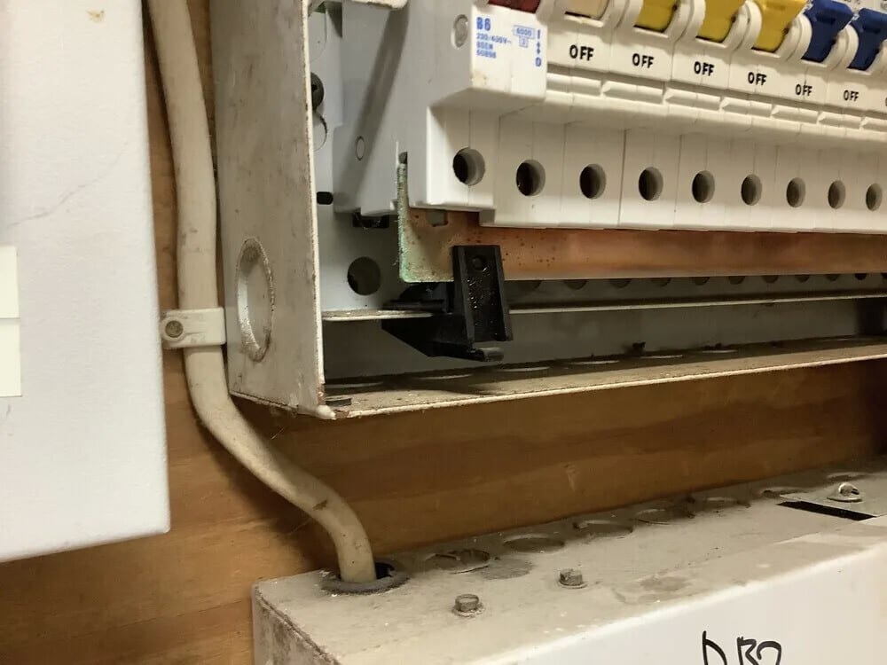 Circuit breaker and busbar connection inspected at the Winchester pub