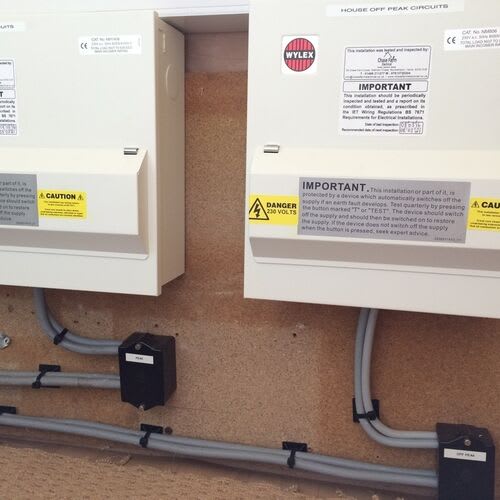 Hampshire home\'s electrical circuits being tested by Chase Farm Electrical\r\n