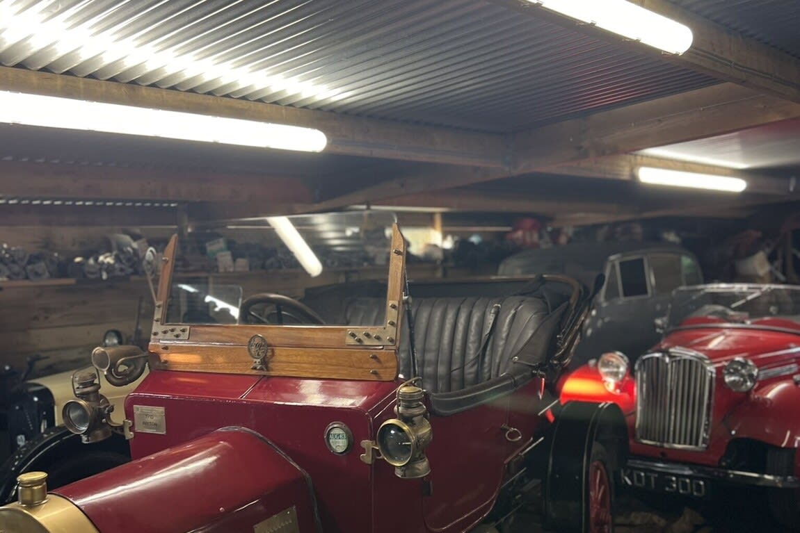 Commercial lighting installation – LED upgrades, warehouse lighting, and smart controls for businesses in Hampshire.