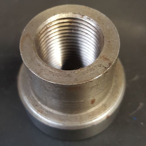 Round internally threaded nuts