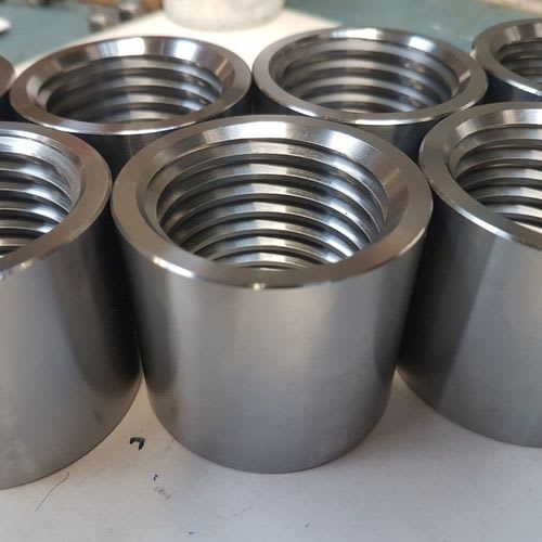 Round internally threaded nuts