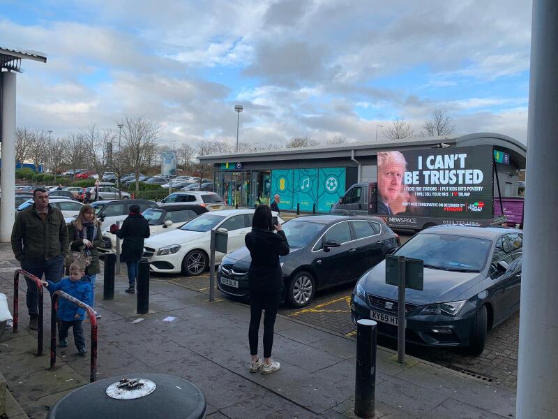 Billboard Advertising, Mobile Billboard Advertising, Mobile Advertising Vans, Digital Displays, Digital Advertising Screens, Large Outdoor Screens, timed ads, Advertising Campaigns, Ad Campaign, OOH Advertising, best advertising, Creative Agency,