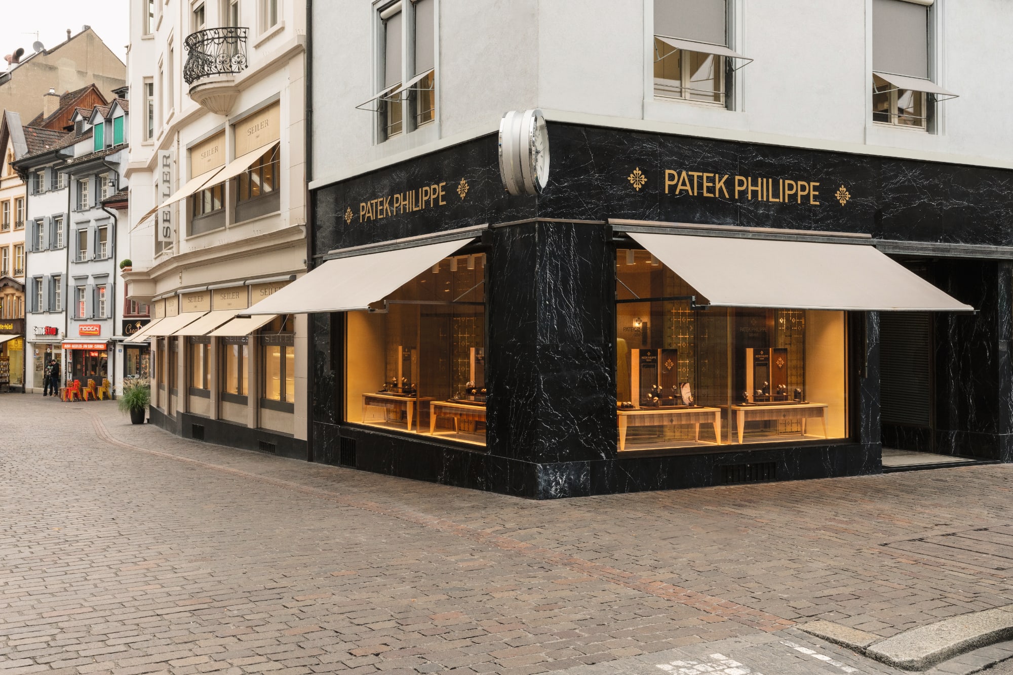 Patek Lounge aussen final bearbeitet