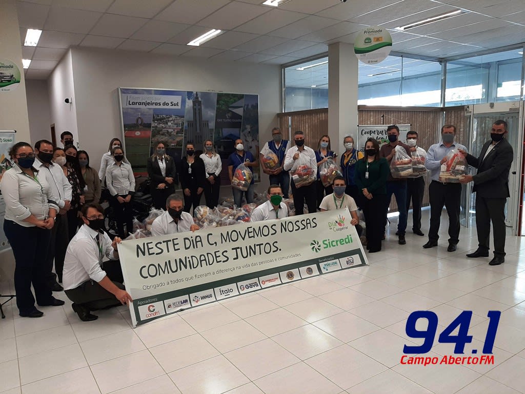 Sicredi repassa mais de 2 toneladas de alimentos arrecadados na campanha do Dia C para o Lions Clube de Laranjeiras do Sul