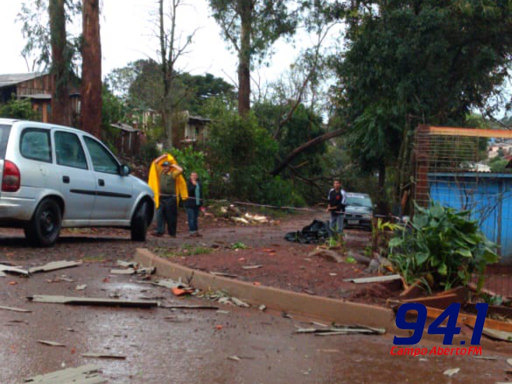 Fortes chuvas e ventos causam estragos na regiÃ£o
