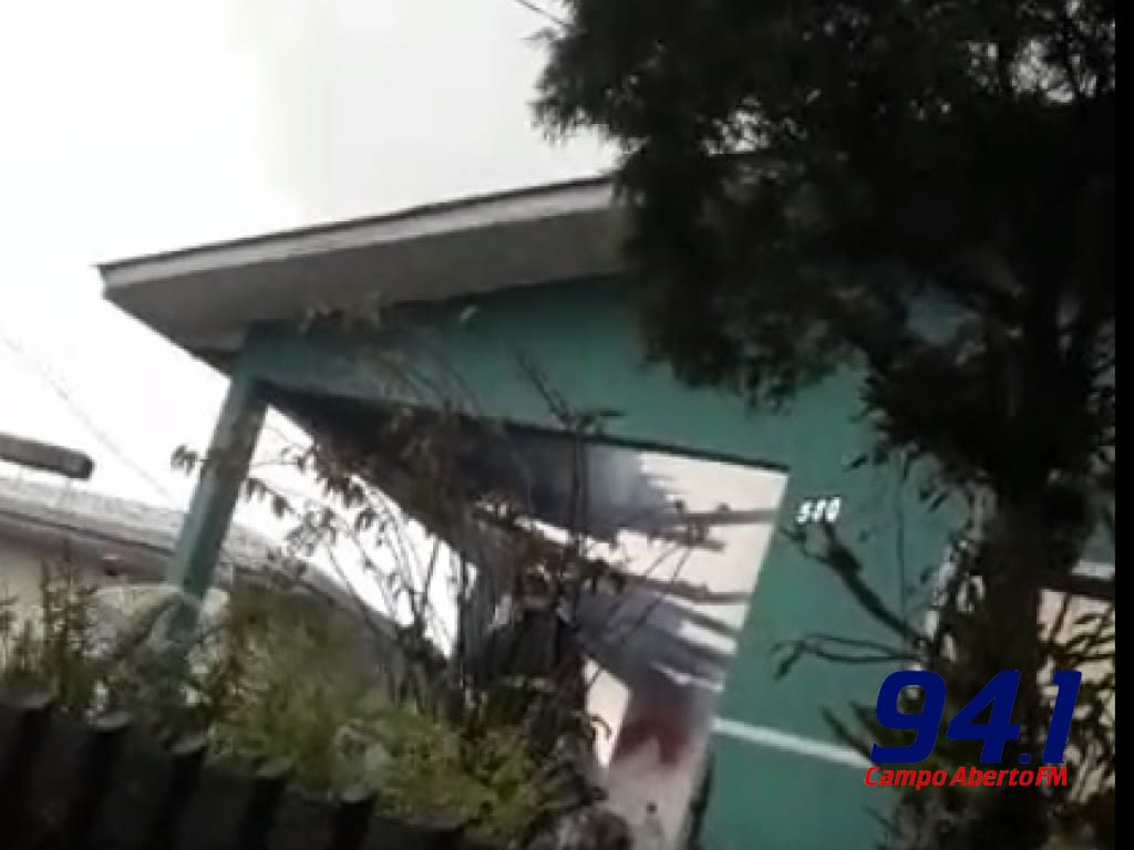 Porto Barreiro: Casa Ã© destruÃ­da pelo fogo no centro do municÃ­pio