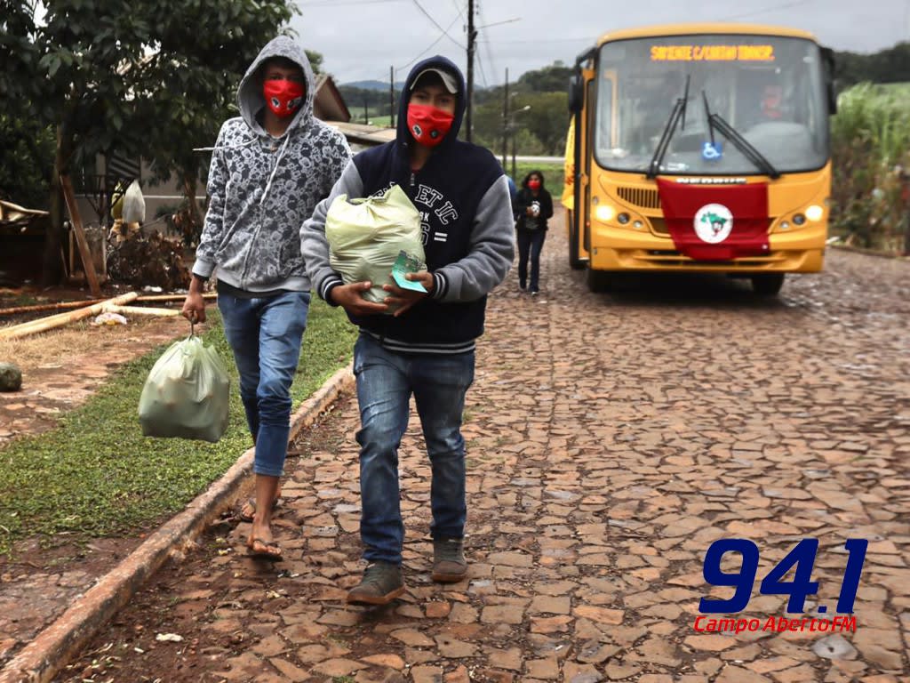 FamÃ­lias do MST celebram o Dia da Agricultura Familiar com partilha de alimentos no ParanÃ¡
