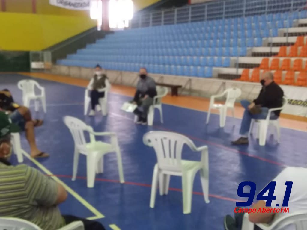 Futebol, futsal e outras atividades esportivas em Laranjeiras do Sul serÃ£o liberados em clubes e associaÃ§Ãµes a partir do dia 5 de agosto.