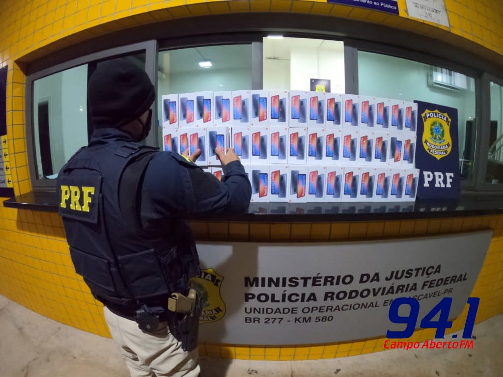 PRF de Cascavel/PR faz apreensÃ£o de 60 celulares em fundo falso