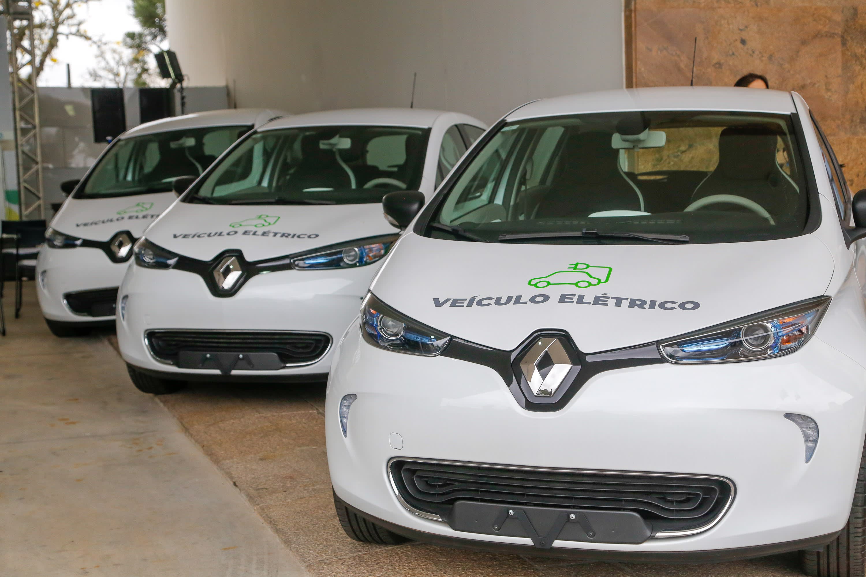 Governo do ParanÃ¡ recebe carros elÃ©tricos para utilizaÃ§Ã£o na frota pÃºblica