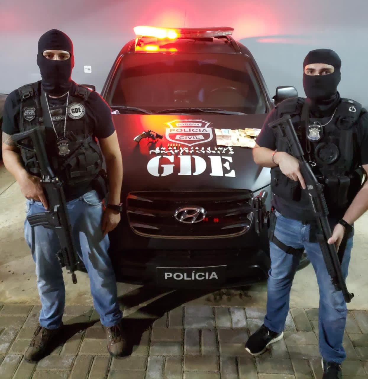 Policia Civil (GDE) prende dois traficantes e apreende um menor por trÃ¡fico de drogas