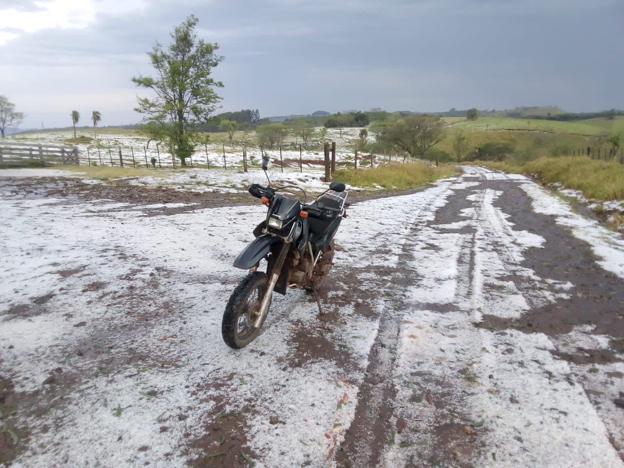 Chuva de Granizo de grande intensidade é registrada na região de Marquinho  