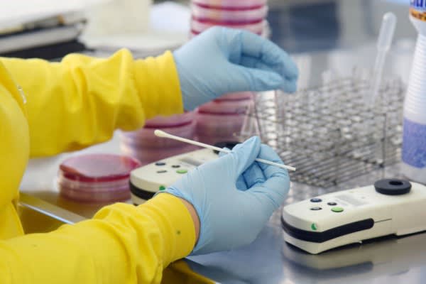 Johnson & Johnson inclui ParanÃ¡ em fase final de testes paral vacina contra Covid-19