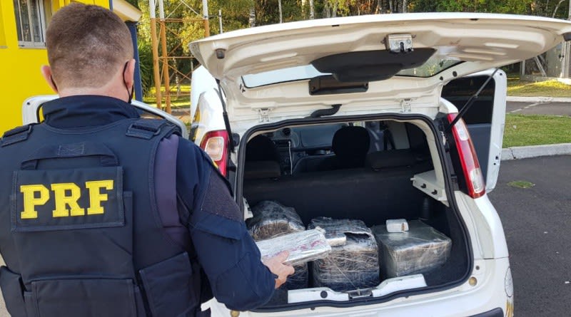 PRF prende dupla com 66 quilos de maconha e mais 100 muniÃ§Ãµes calibre 9mm 