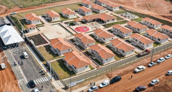 Governador entrega primeiro condomÃ­nio exclusivo para idosos do ParanÃ¡