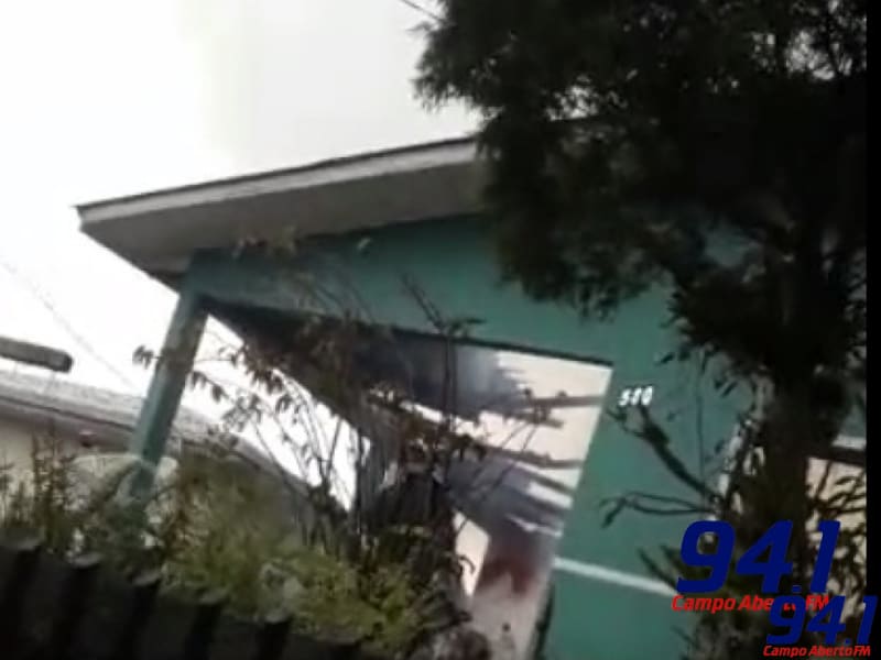 Porto Barreiro: Casa Ã© destruÃ­da pelo fogo no centro do municÃ­pio