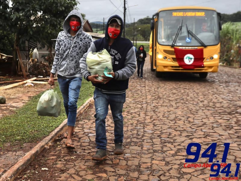 FamÃ­lias do MST celebram o Dia da Agricultura Familiar com partilha de alimentos no ParanÃ¡