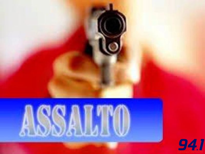 Laranjeiras: 4 bandidos armados assaltam mercado e roubam Hilux prÃ³ximo ao Detran